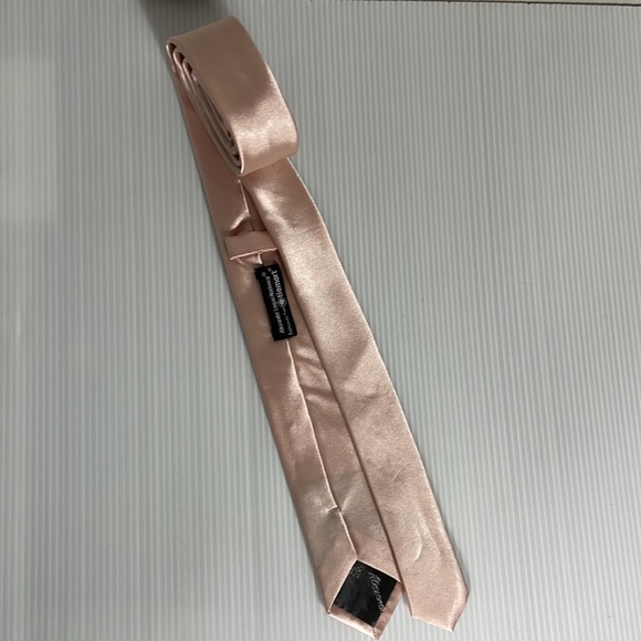 Champagne colored skinny tie - Picture 10 of 10